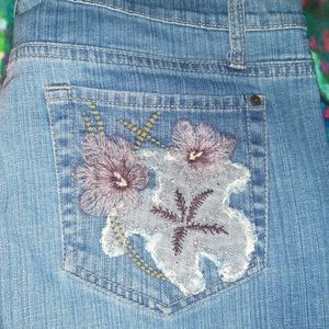Woman's embroidered boot cut jeans
